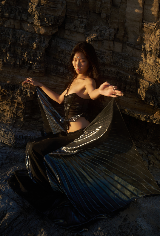 The Tail in Whimsy Black