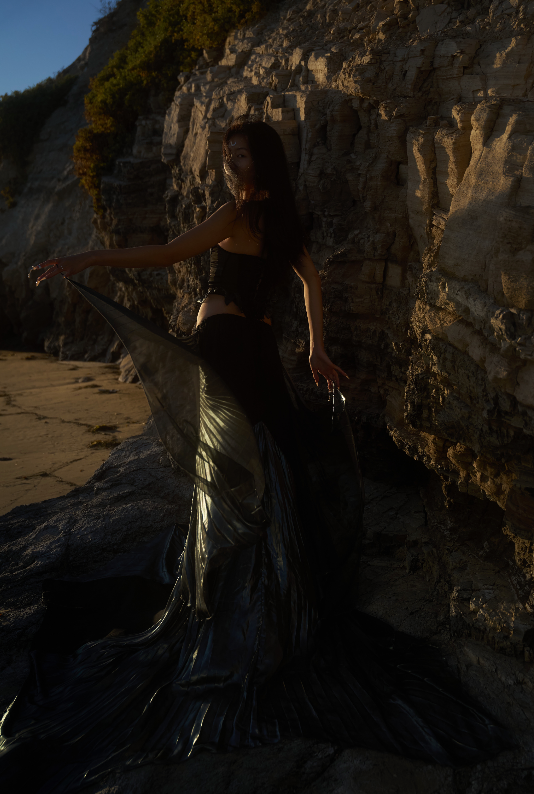 The Tail in Whimsy Black