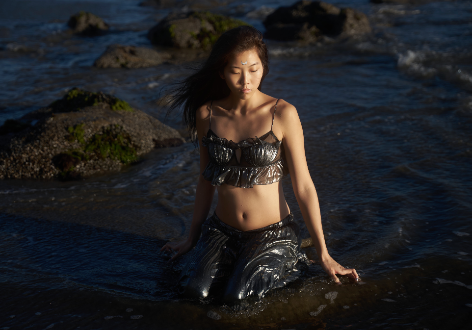 Sea Shell Top in Whimsy Black
